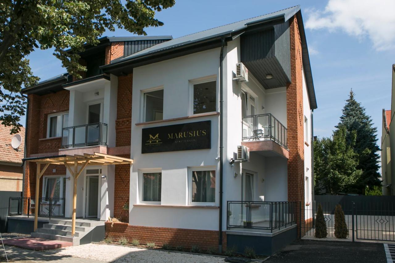 Marusius Apartmanház Apartamento Makó Exterior foto